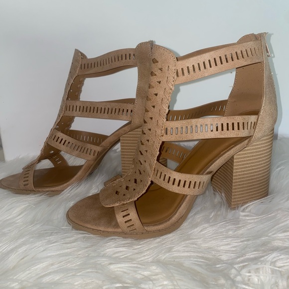 Brand New QUPID Tan Strappy Peep Toe Heeled Sandal -  SIZE 10 (box included) - Picture 2 of 12